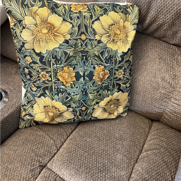 4/Floral and Bird Patterned Throw Pillow Set - Picture 9 of 10